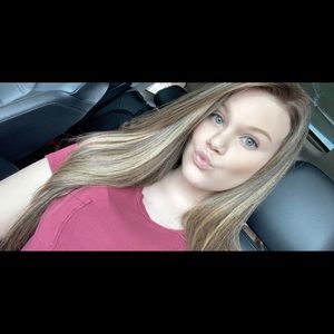 Meet your Posher, Alexis